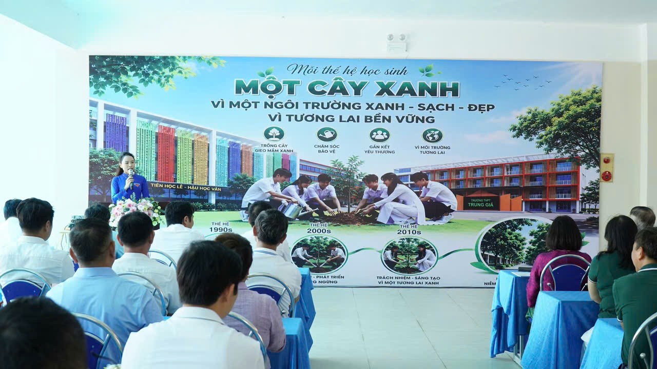 Các đại biểu hưởng ứng chương trình, cùng tham gia trồng cây xanh trong khuôn viên Trường THPT Trung Giã. Các đại biểu hưởng ứng chương trình, cùng tham gia trồng cây xanh trong khuôn viên Trường THPT Trung Giã.