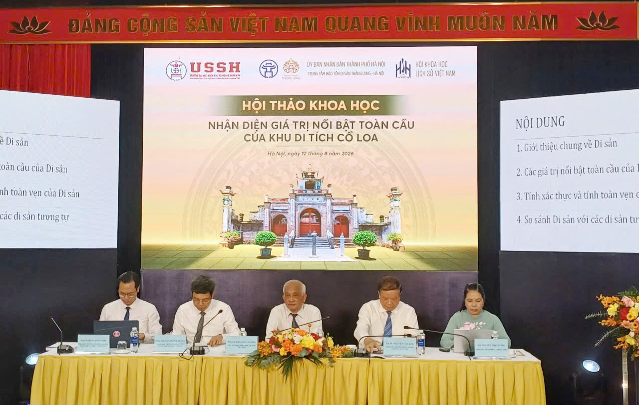 Các đại biểu chủ trì Hội thảo