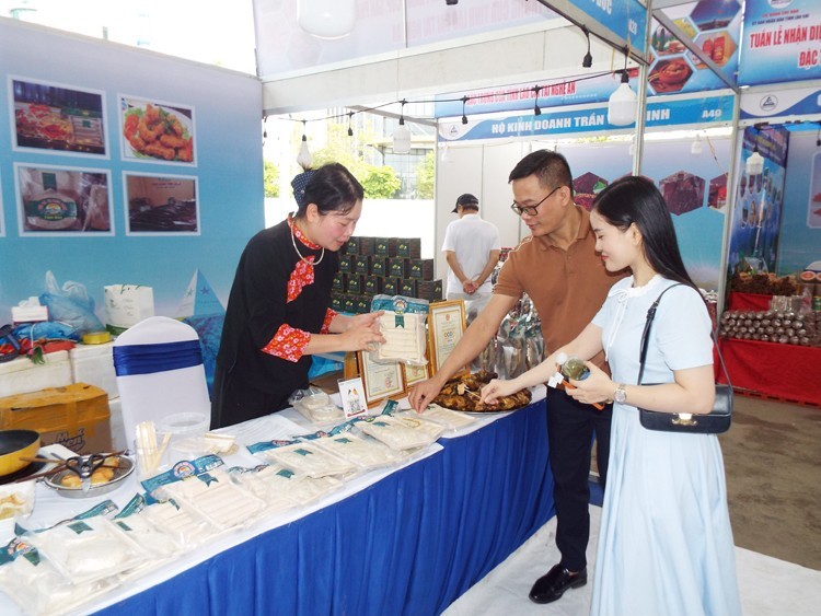Tổ chức “Tuần lễ nhận diện nông sản an toàn, sản phẩm OCOP, sản phẩm đặc trưng của tỉnh Lào Cai tại Nghệ An