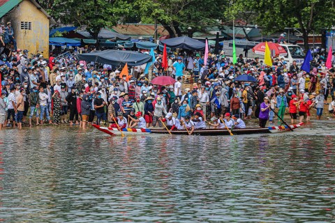 mua thu o hue khi co do khoac len minh dien mao le hoi
