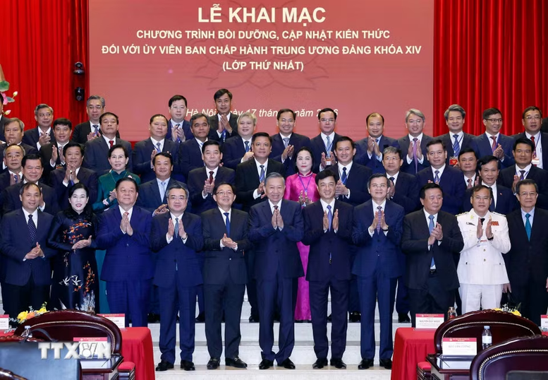 Tổng Bí thư, Chủ tịch nước dự khai mạc Chương trình bồi dưỡng kiến thức đối với Ủy viên TW Đảng khóa XIV Tổng Bí thư, Chủ tịch nước dự khai mạc Chương trình bồi dưỡng kiến thức đối với Ủy viên TW Đảng khóa XIV