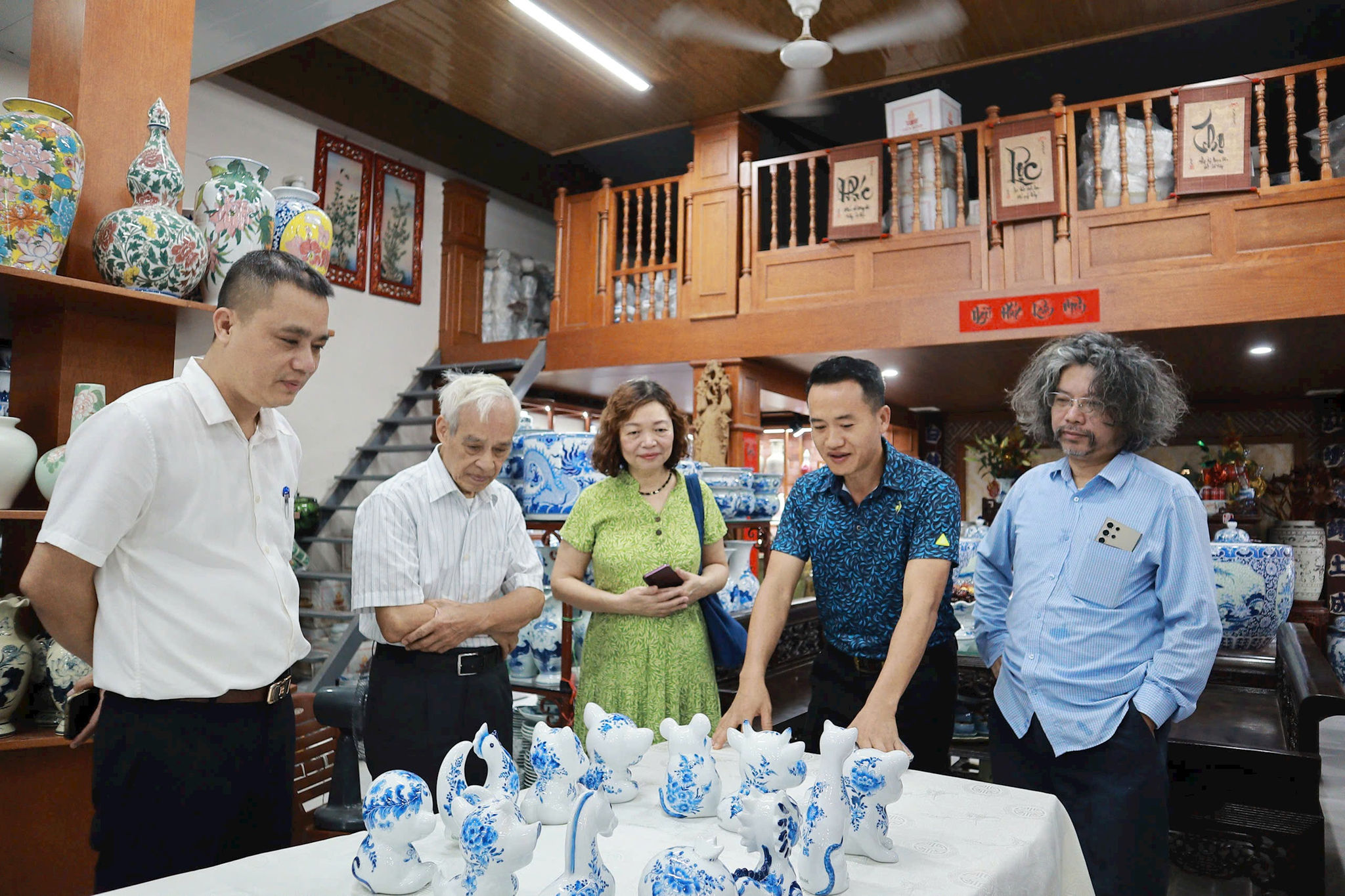 Đổi mới sáng tạo hướng đi nâng tầm quà tặng gốm Bát Tràng Đổi mới sáng tạo hướng đi nâng tầm quà tặng gốm Bát Tràng