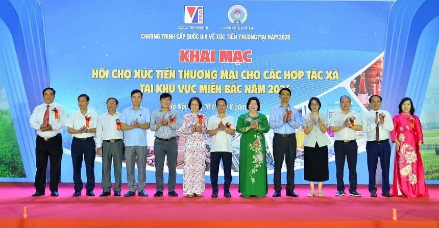Khai mạc Hội chợ xúc tiến thương mại cho các HTX tại khu vực miền Bắc năm 2026. Ảnh: vnbusiness.vn