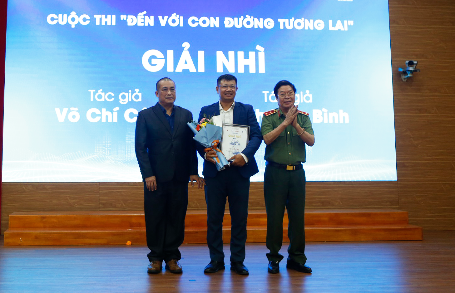 Trao giải Cuộc thi viết “Đến với Con đường tương lai”