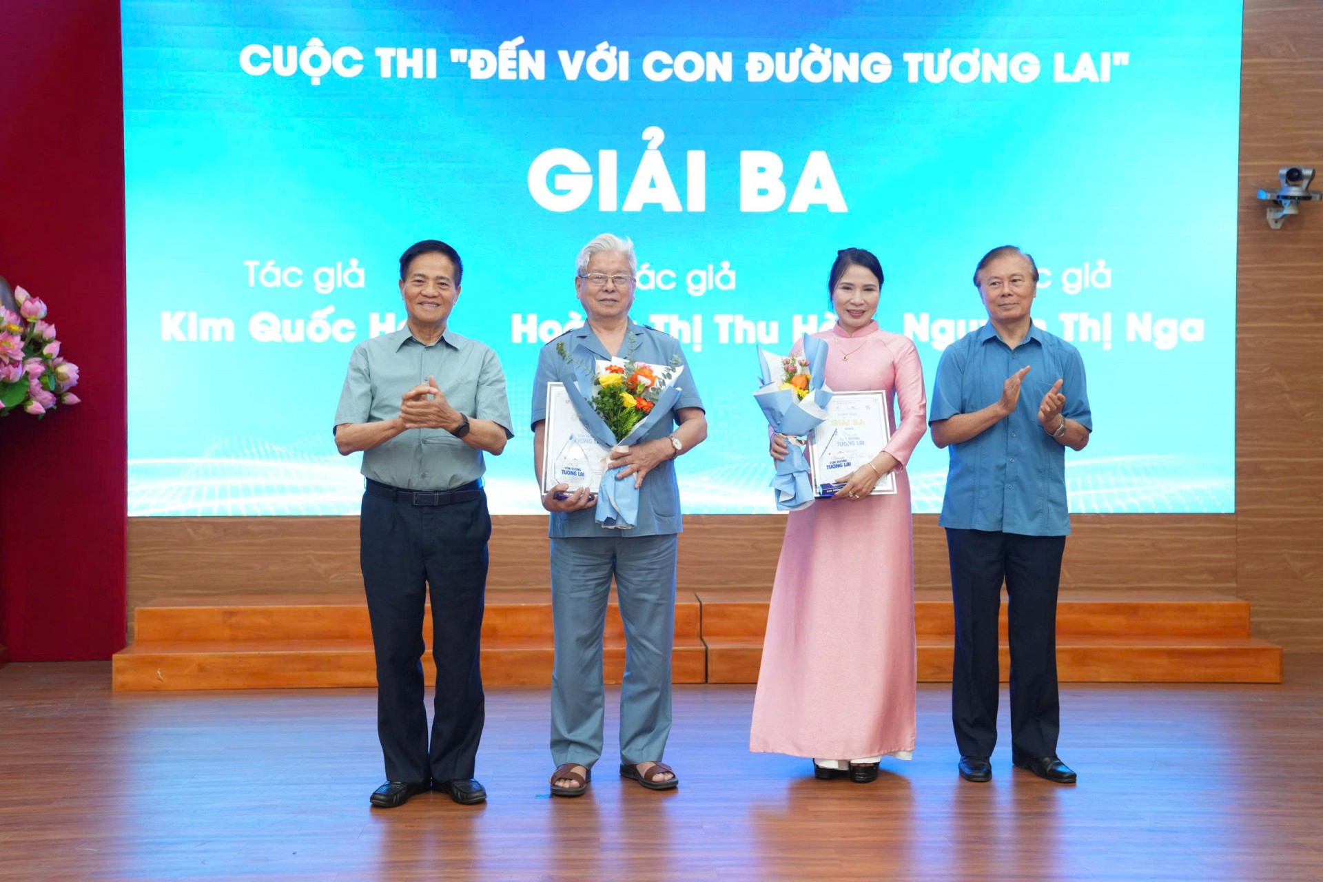 Trao giải Cuộc thi viết “Đến với Con đường tương lai”