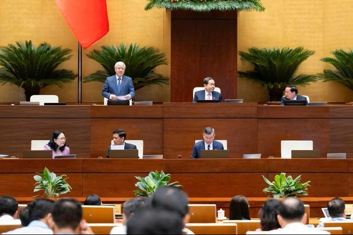 Quốc hội nghe trình bày các tờ trình, báo cáo về 3 nội dung và thảo luận ở hội trường sáng 20/8 (Ảnh VPQH) Quốc hội nghe trình bày các tờ trình, báo cáo về 3 nội dung và thảo luận ở hội trường sáng 20/8 (Ảnh VPQH)