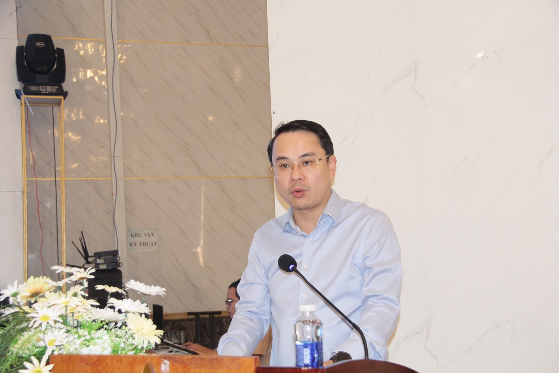 Ông Ngô Mạnh Hà, Phó Cục trưởng Cục Quản lý tài nguyên nước, cho rằng, việc “Chủ động nước tại chỗ” không thay thế các công trình và cơ chế điều phối ở cấp vùng, liên vùng, quốc gia mà đóng vai trò bổ sung, giúp tăng khả năng tự chủ và ứng phó rủi ro ngay từ cơ sở Ông Ngô Mạnh Hà, Phó Cục trưởng Cục Quản lý tài nguyên nước, cho rằng, việc “Chủ động nước tại chỗ” không thay thế các công trình và cơ chế điều phối ở cấp vùng, liên vùng, quốc gia mà đóng vai trò bổ sung, giúp tăng khả năng tự chủ và ứng phó rủi ro ngay từ cơ sở