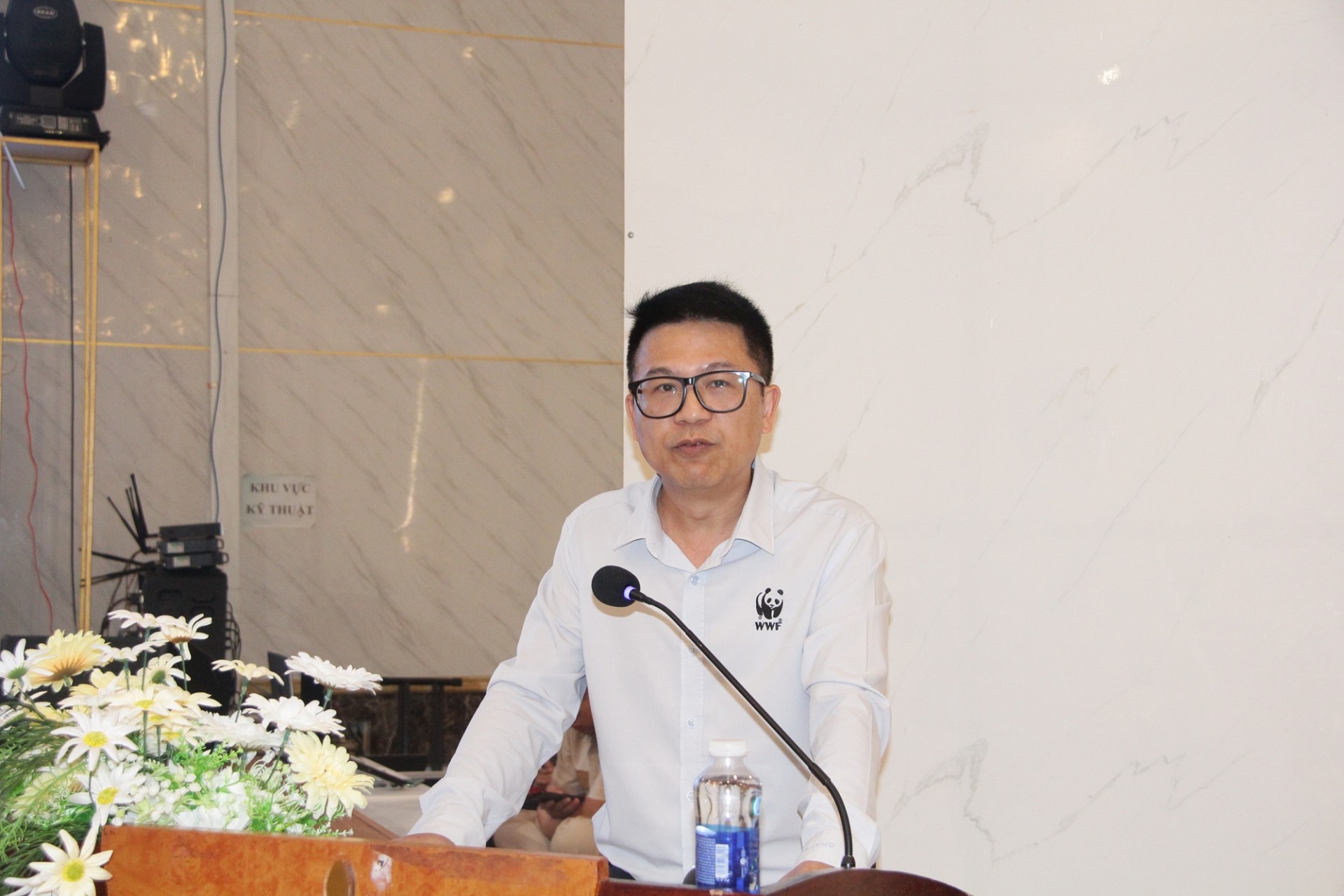 Ông Hoàng Việt, đại diện WWF chia sẻ về rủi ro nguồn nước và an ninh nguồn nước vùng ĐBSCL. Ông Hoàng Việt, đại diện WWF chia sẻ về rủi ro nguồn nước và an ninh nguồn nước vùng ĐBSCL.