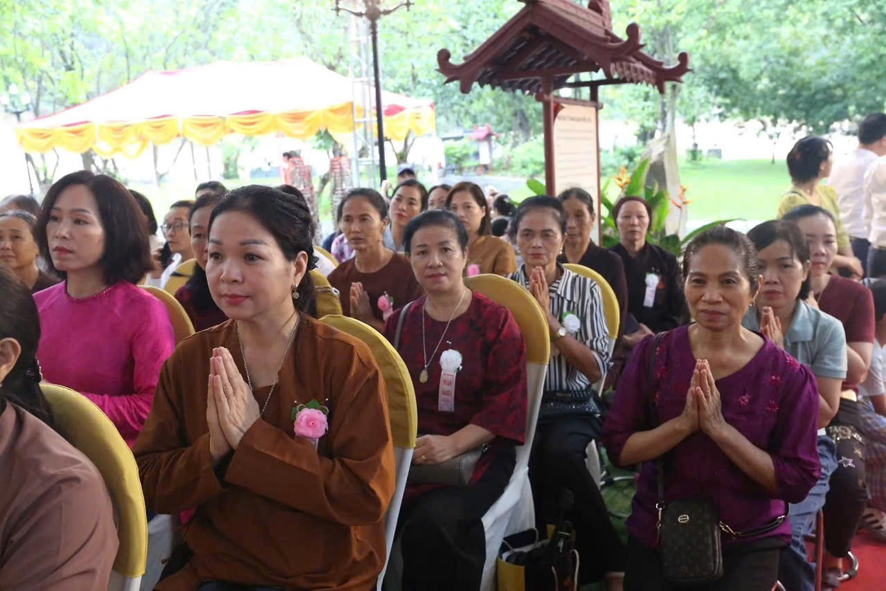 : Đông đảo phật tử và Nhân dân thành kính tham dự Lễ Vu Lan Báo Hiếu năm 2026. : Đông đảo phật tử và Nhân dân thành kính tham dự Lễ Vu Lan Báo Hiếu năm 2026.