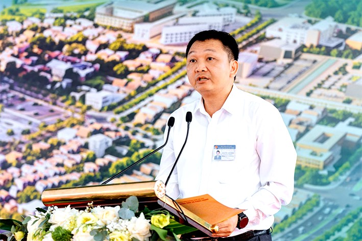 Ông Nguyễn Văn Minh, Ủy viên Ban thường vụ, Phó Chủ tịch UBND xã Phúc Thịnh phát biểu tại lễ khởi công