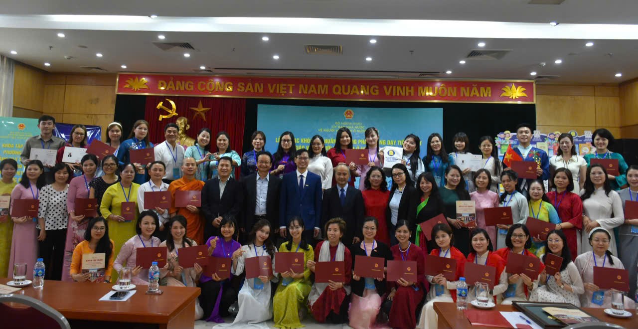 Bế mạc Khóa tập huấn phương pháp giảng dạy tiếng Việt cho giáo viên người Việt Nam ở nước ngoài năm 2026.