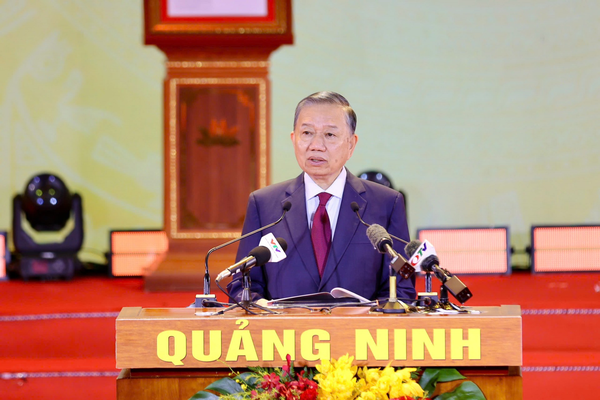 Lễ công bố Nghị quyết của Quốc hội về thành lập thành phố Quảng Ninh
