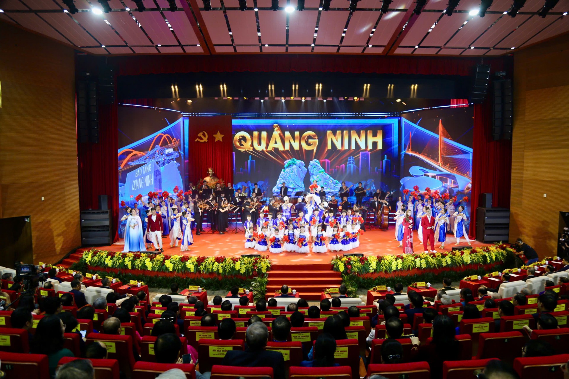 Lễ công bố Nghị quyết của Quốc hội về thành lập thành phố Quảng Ninh
