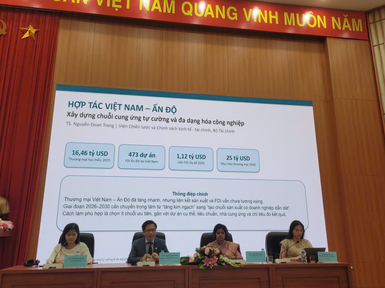 Hội Hữu nghị Việt Nam - Ấn Độ thành phố Hà Nội ( HAVIFA) tham gia Hội thảo khoa học quốc tế “Quan hệ Đối tác chiến lược toàn diện tăng cường Việt Nam-Ấn Độ: Hướng tới những động lực phát triển mới”. Hội Hữu nghị Việt Nam - Ấn Độ thành phố Hà Nội ( HAVIFA) tham gia Hội thảo khoa học quốc tế “Quan hệ Đối tác chiến lược toàn diện tăng cường Việt Nam-Ấn Độ: Hướng tới những động lực phát triển mới”.