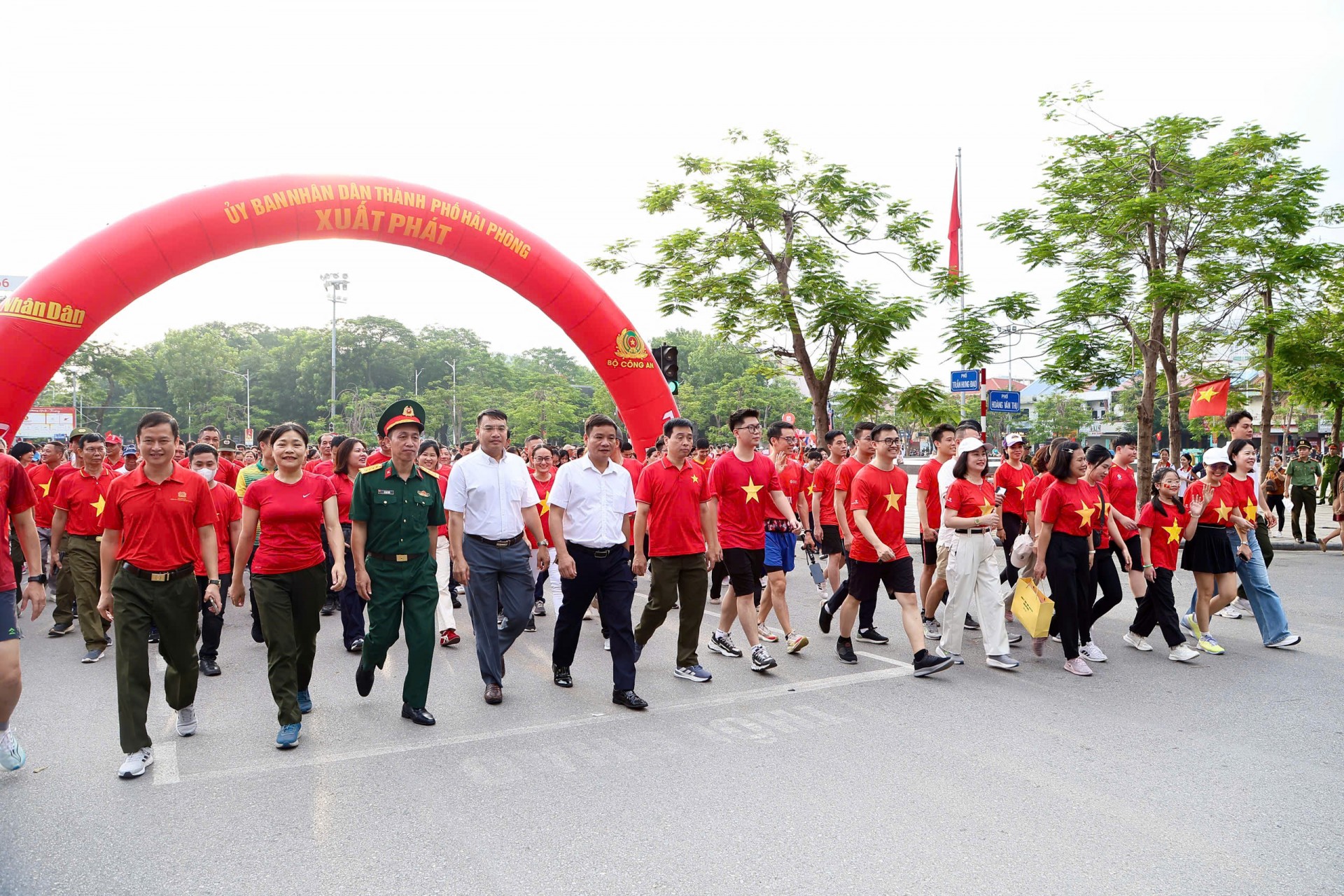 Hơn 3.000 người cùng bước trên Dải trung tâm Hải Phòng: “Cùng Việt Nam tiến bước” 2026 khởi động ngày mới bằng sắc cờ đỏ