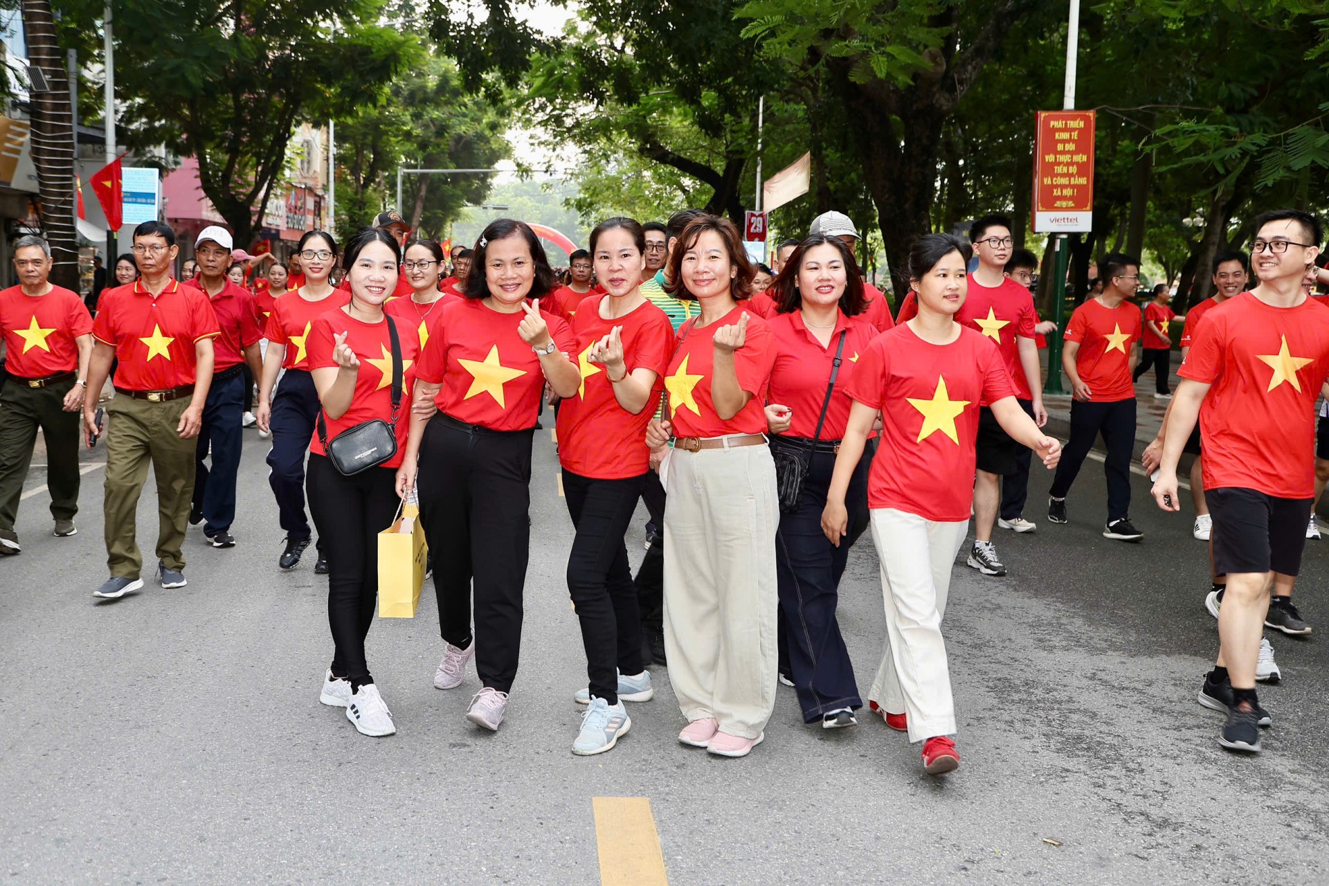 Hơn 3.000 người cùng bước trên Dải trung tâm Hải Phòng: “Cùng Việt Nam tiến bước” 2026 khởi động ngày mới bằng sắc cờ đỏ