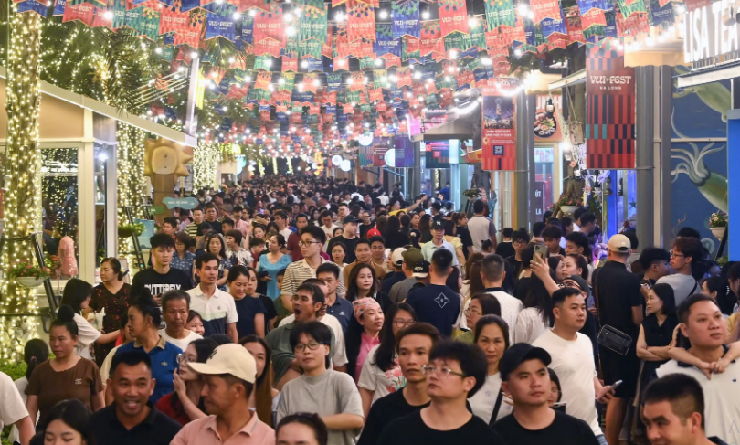 quang ninh soi dong mua le hoi voi khoang 255000 luot khach sau hai ngay