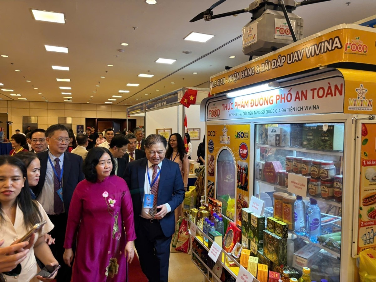 Mô hình Kiosk thực phẩm số tại Đại hội đại biểu toàn quốc lần thứ IX Liên hiệp các Hội Khoa học và Kỹ thuật Việt Nam Mô hình Kiosk thực phẩm số tại Đại hội đại biểu toàn quốc lần thứ IX Liên hiệp các Hội Khoa học và Kỹ thuật Việt Nam