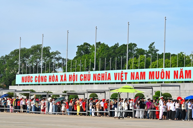 Lễ Thượng cờ đặc biệt trong sáng Quốc khánh tại Quảng trường Ba Đình