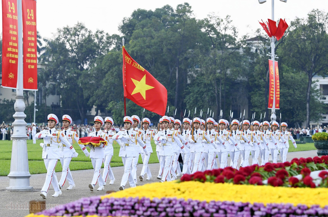 Lễ Thượng cờ đặc biệt trong sáng Quốc khánh tại Quảng trường Ba Đình