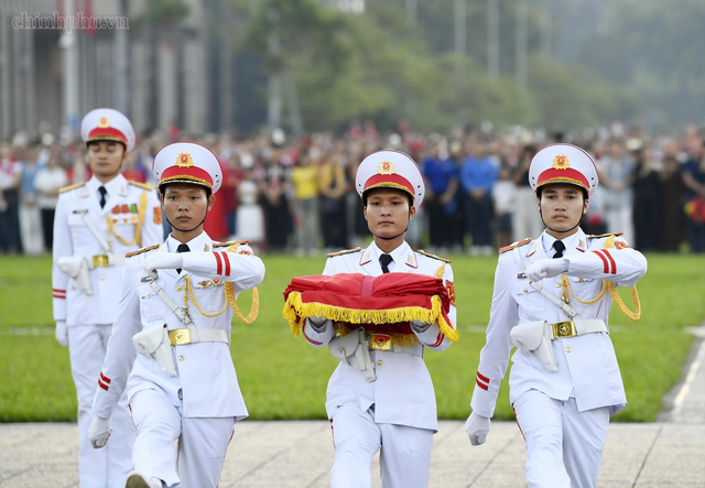 Lễ Thượng cờ đặc biệt trong sáng Quốc khánh tại Quảng trường Ba Đình