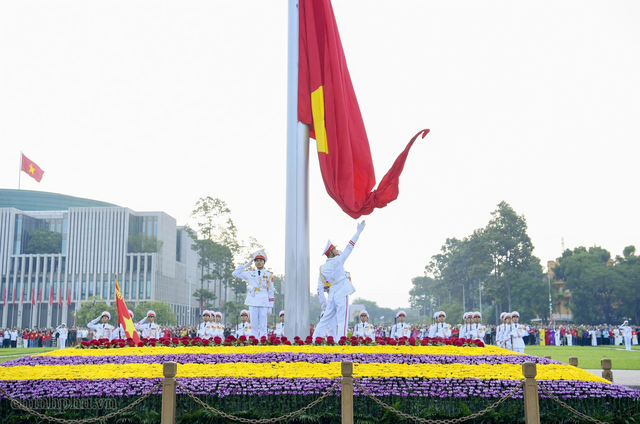 Lễ Thượng cờ đặc biệt trong sáng Quốc khánh tại Quảng trường Ba Đình