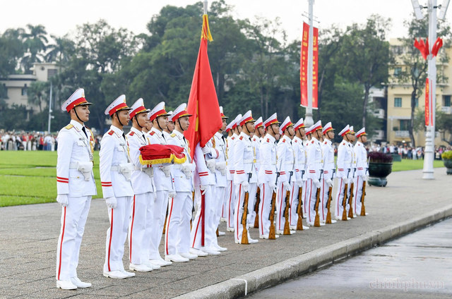 Lễ Thượng cờ đặc biệt trong sáng Quốc khánh tại Quảng trường Ba Đình