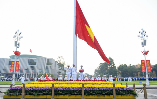 Lễ Thượng cờ đặc biệt trong sáng Quốc khánh tại Quảng trường Ba Đình