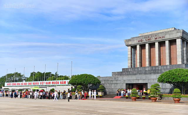 Lễ Thượng cờ đặc biệt trong sáng Quốc khánh tại Quảng trường Ba Đình