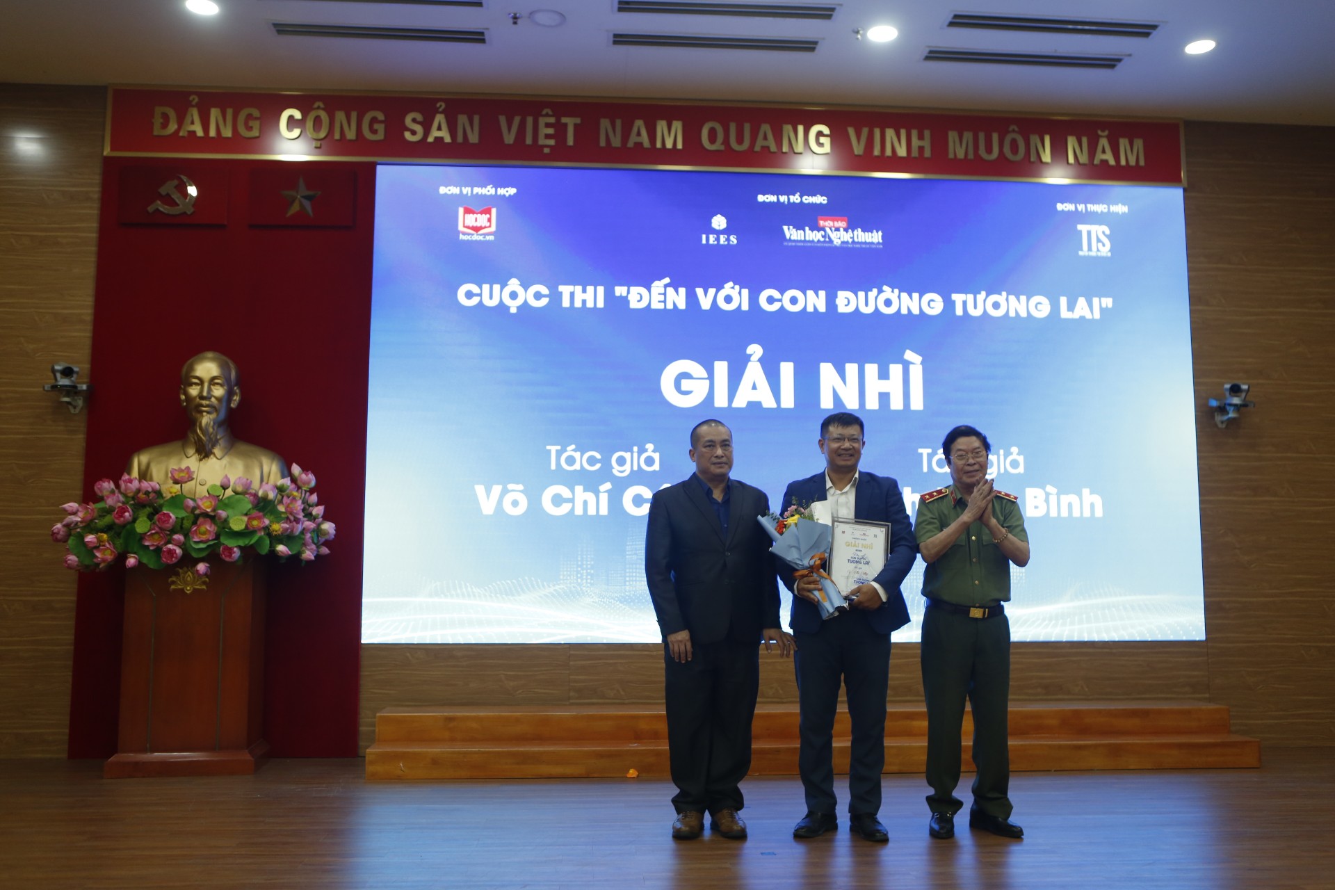 Nhà báo, nhà thơ, nhạc sĩ Đinh Văn Bình: Đam mê chuyện nghề, chuyện đời Nhà báo, nhà thơ, nhạc sĩ Đinh Văn Bình: Đam mê chuyện nghề, chuyện đời
