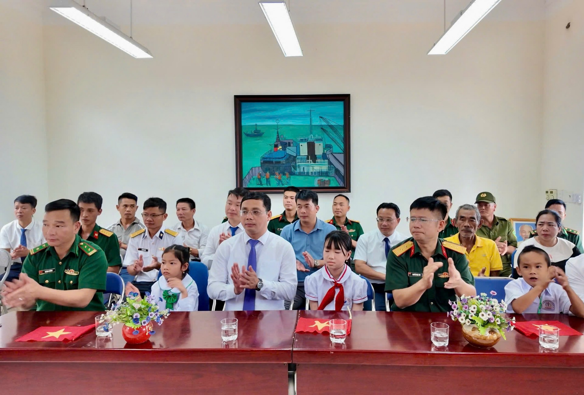 Học sinh Quảng Ninh hân hoan chào năm học mới