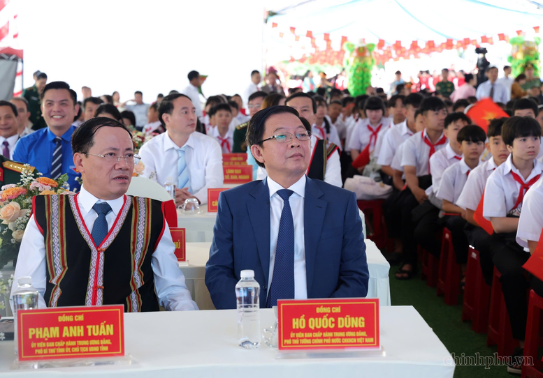 Phó Thủ tướng Hồ Quốc Dũng dự khánh thành trường nội trú liên cấp tại xã Ia Púch, Gia Lai