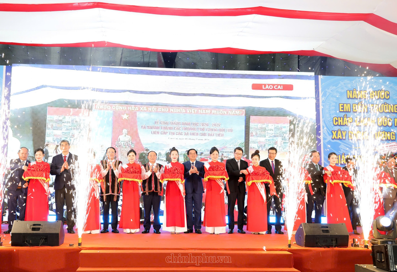 Phó Thủ tướng Hồ Quốc Dũng dự khánh thành trường nội trú liên cấp tại xã Ia Púch, Gia Lai
