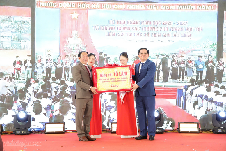 Phó Thủ tướng Hồ Quốc Dũng dự khánh thành trường nội trú liên cấp tại xã Ia Púch, Gia Lai