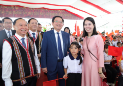 Phó Thủ tướng Hồ Quốc Dũng dự khánh thành trường nội trú liên cấp tại xã Ia Púch, Gia Lai
