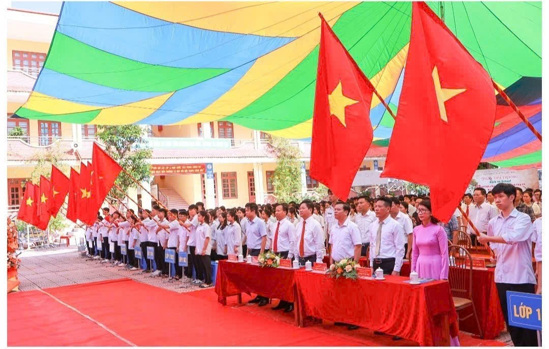Mùa khai giảng ở làng mắm Lục Độ, nơi người ta quen đợi bằng năm