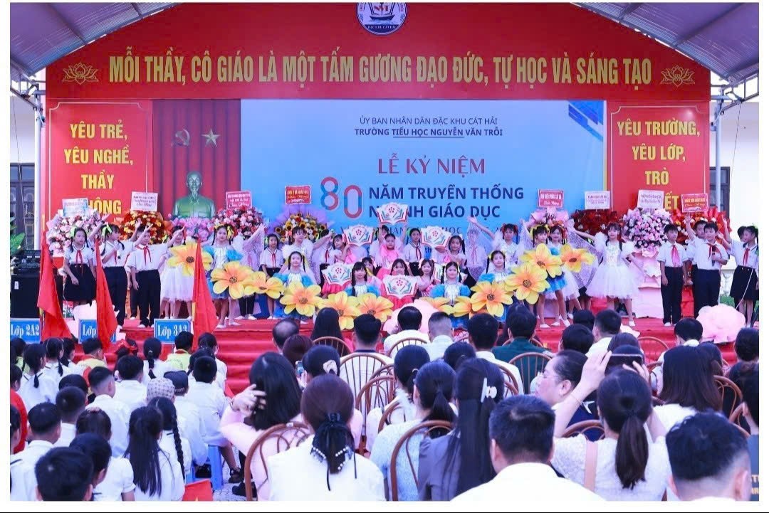 Mùa khai giảng ở làng mắm Lục Độ, nơi người ta quen đợi bằng năm