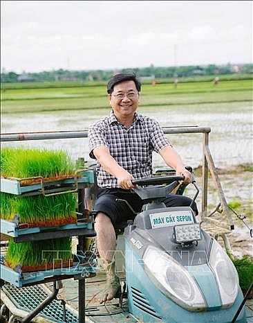 chu tich sepon group ho xuan hieu tu duy tho may tren canh dong huu co