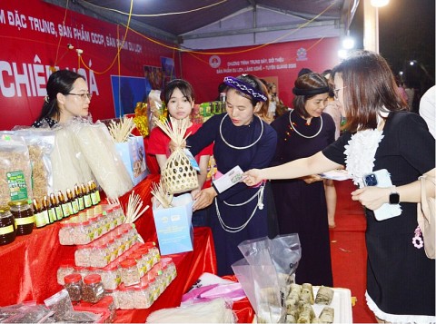 tuyen quang to chuc festival nong san ocop va lang nghe