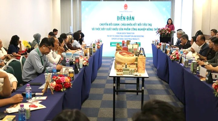 Diễn đàn “Chuyển đổi xanh: Chìa khóa kết nối tiêu thụ và thúc đẩy xuất khẩu sản phẩm công nghiệp nông thôn”