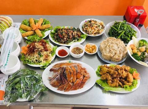 nha hang thuy mui nha bep cua thon