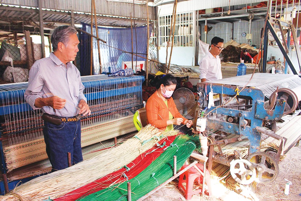 Khuyến công thúc đẩy chuyển đổi số và tự động hóa trong sản xuất công nghiệp nông thôn Khuyến công thúc đẩy chuyển đổi số và tự động hóa trong sản xuất công nghiệp nông thôn