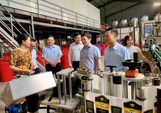 Cơ sở công nghiệp nông thôn tại Tuyên Quang đầu tư máy móc hiện đại từ nguồn vốn khuyến công để nâng cao năng suất và chất lượng sản phẩm. Cơ sở công nghiệp nông thôn tại Tuyên Quang đầu tư máy móc hiện đại từ nguồn vốn khuyến công để nâng cao năng suất và chất lượng sản phẩm.