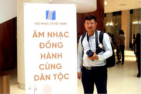 nha bao nha tho nhac si dinh van binh dam me chuyen nghe chuyen doi