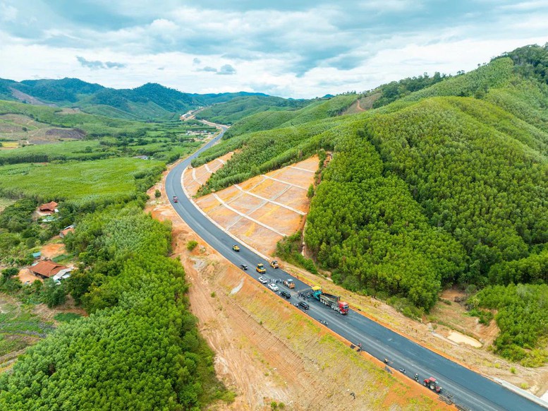 Bộ Xây dựng: Xác định nguyên nhân giải ngân chậm, thay thế nhà thầu kém năng lực
