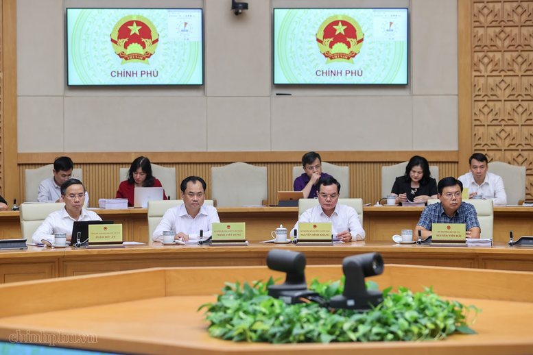 Thủ tướng: Tuyệt đối không để lợi ích cục bộ, lợi ích ngành, lợi ích nhóm chi phối chính sách