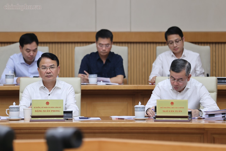 Thủ tướng: Tuyệt đối không để lợi ích cục bộ, lợi ích ngành, lợi ích nhóm chi phối chính sách