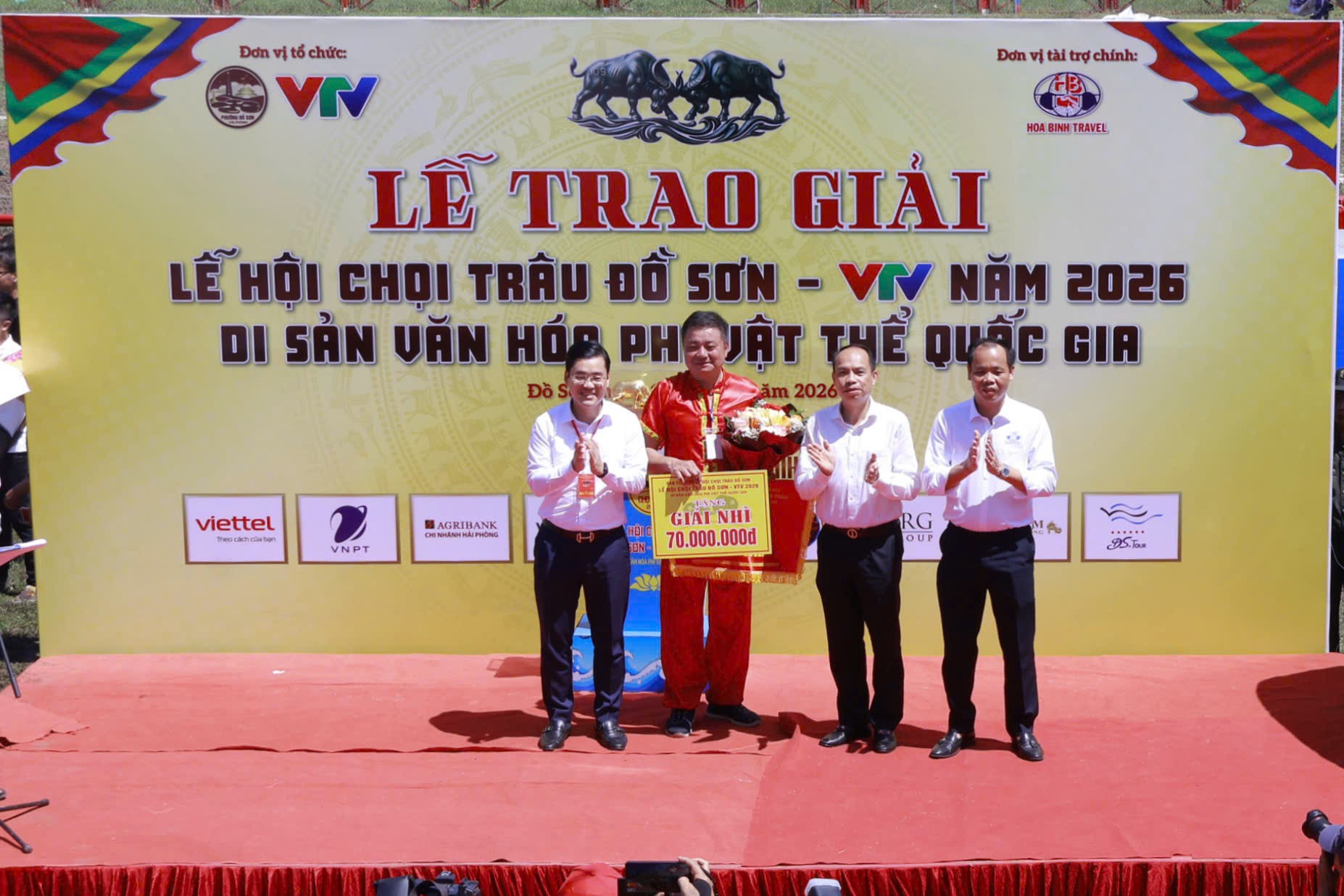 Ông Hoàng Gia Dũng (Đình Nam) giành giải Nhì tại vòng Chung kết.