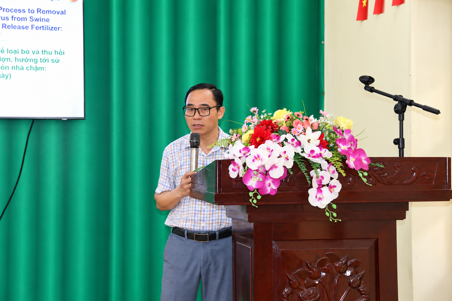 PGS.TS. Lưu Thế Anh, Viện trưởng Viện Tài nguyên và Môi trường c PGS.TS. Lưu Thế Anh, Viện trưởng Viện Tài nguyên và Môi trường c