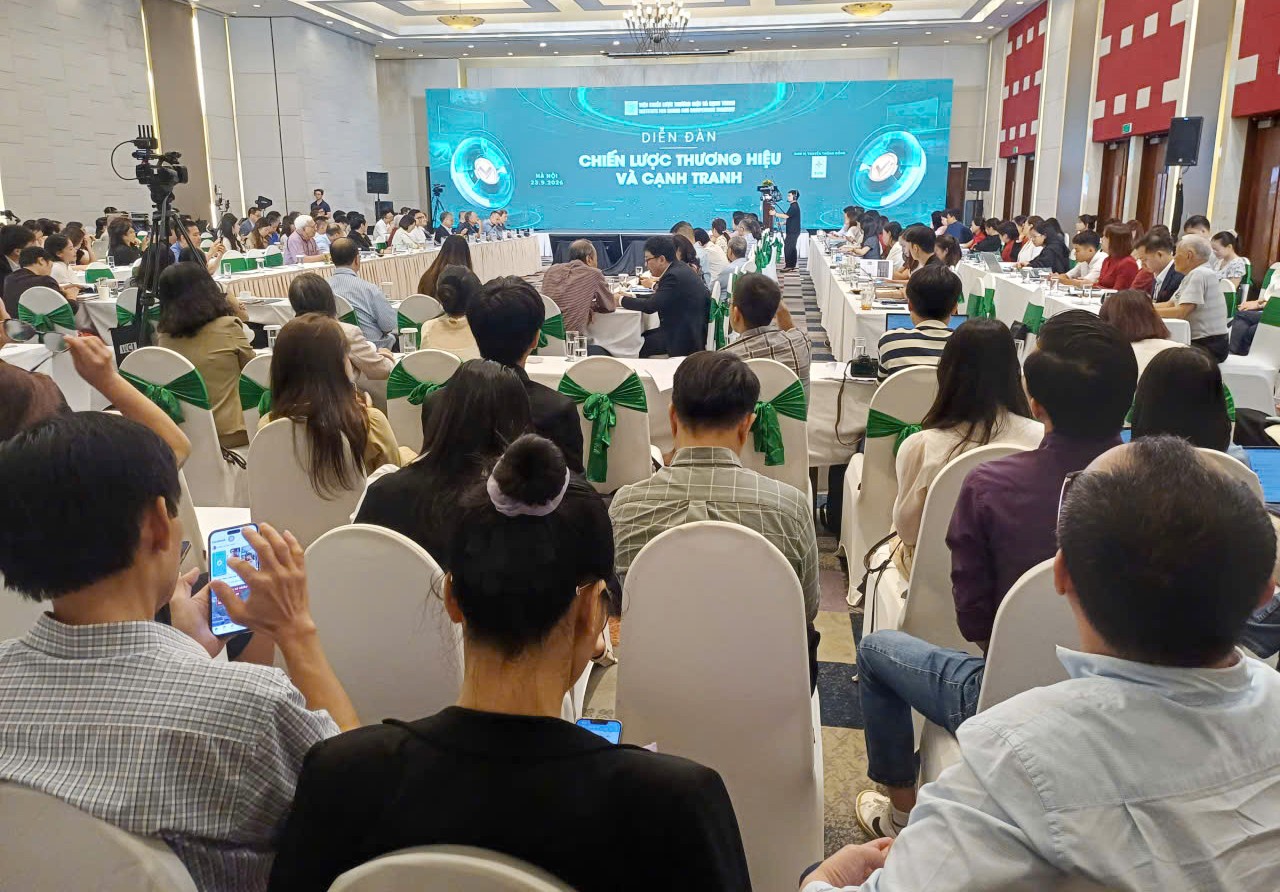 Diễn đàn thu hút rất đông các chuyên gia, các nhà quản lý, các doanh nghiệp tham dự Diễn đàn thu hút rất đông các chuyên gia, các nhà quản lý, các doanh nghiệp tham dự